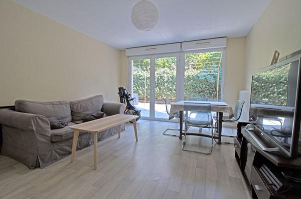 AGEN - Appartement de type 2 avec terrasse et garage