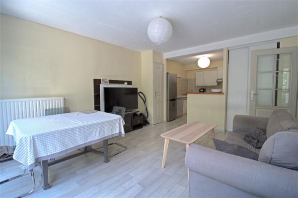 AGEN - Appartement de type 2 avec terrasse et garage