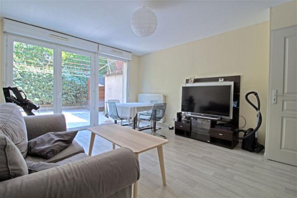 AGEN - Appartement de type 2 avec terrasse et garage