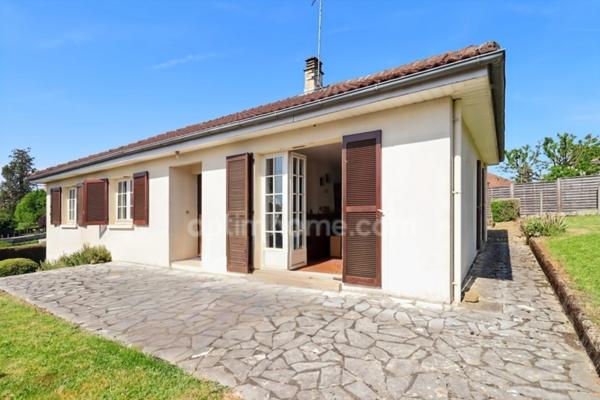 Maison Plain Pieds élevée sur sous sol de 94 m² - 3 Chambres - 5 Pièces - Garage - Terrain 634 m² - 87190 MAGNAC LAVAL