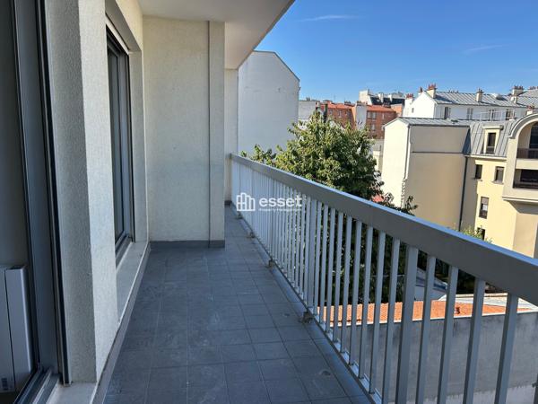 Location Appartement 4 pièces 92 m² - Paris 75020