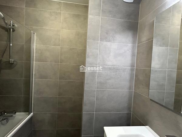 Location Appartement 4 pièces 92 m² - Paris 75020