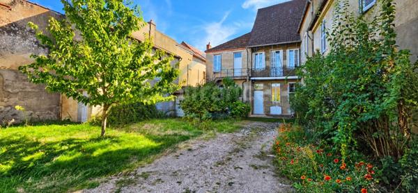 SAINT-JEAN-DE-LOSNE – MAISON DE CARACTÈRE AVEC FORT POTENTIEL D’AMÉNAGEMENT
