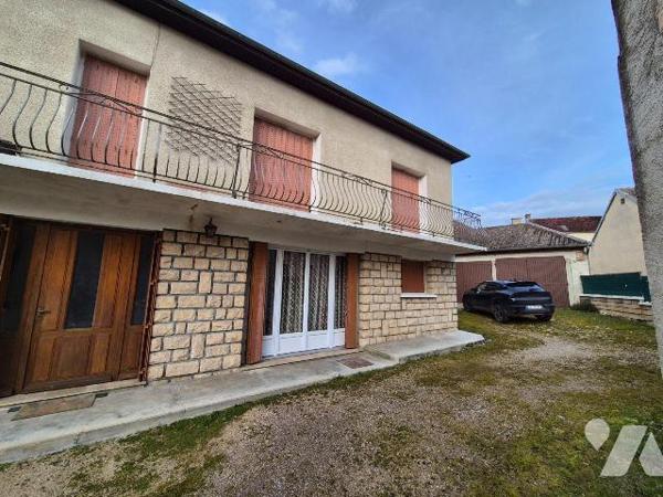En Champagne viticole à Landreville, venez découvrir cette belle maison familiale dotée de 6 ch...