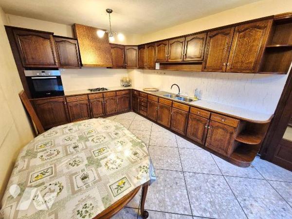 En Champagne viticole à Landreville, venez découvrir cette belle maison familiale dotée de 6 ch...