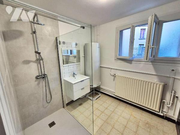 En Champagne viticole à Landreville, venez découvrir cette belle maison familiale dotée de 6 ch...