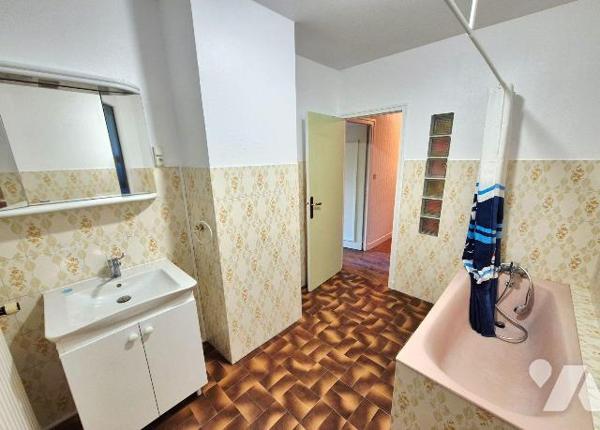 En Champagne viticole à Landreville, venez découvrir cette belle maison familiale dotée de 6 ch...