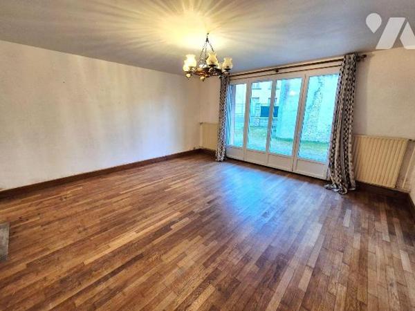 En Champagne viticole à Landreville, venez découvrir cette belle maison familiale dotée de 6 ch...