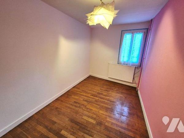 En Champagne viticole à Landreville, venez découvrir cette belle maison familiale dotée de 6 ch...