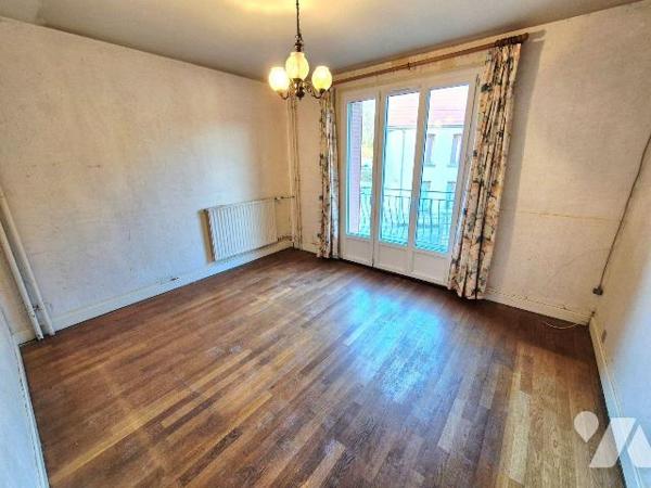 En Champagne viticole à Landreville, venez découvrir cette belle maison familiale dotée de 6 ch...