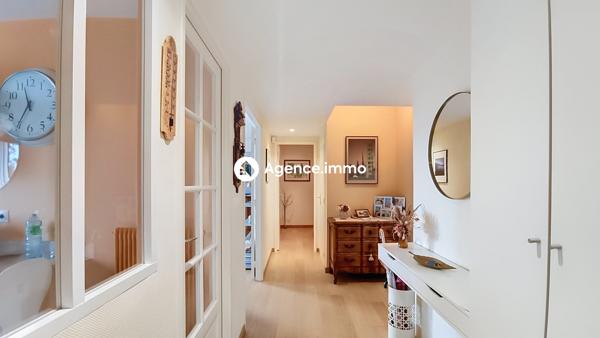 À vendre - Appartement, 5 pièces situé à Saint-Cyr-sur-Loire (37540)