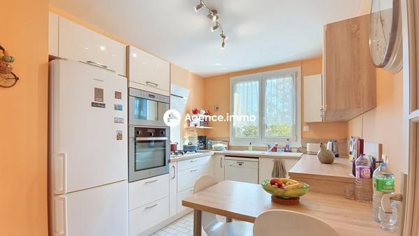 À vendre - Appartement, 5 pièces situé à Saint-Cyr-sur-Loire (37540)