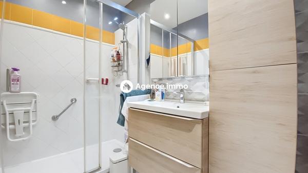 À vendre - Appartement, 5 pièces situé à Saint-Cyr-sur-Loire (37540)