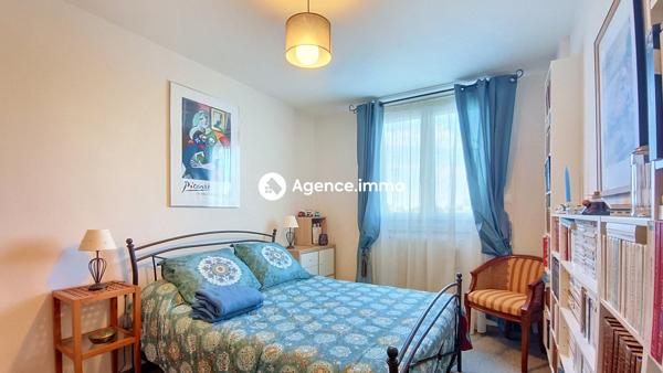 À vendre - Appartement, 5 pièces situé à Saint-Cyr-sur-Loire (37540)