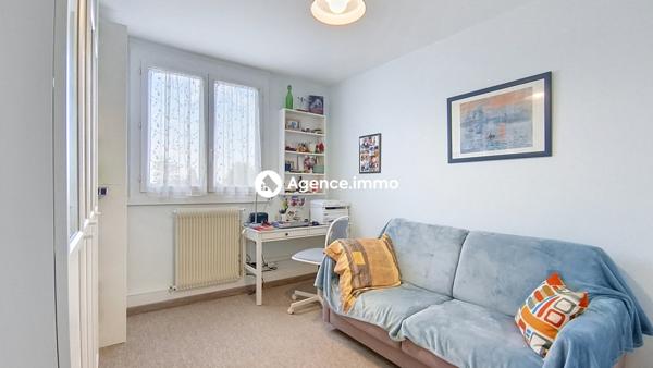À vendre - Appartement, 5 pièces situé à Saint-Cyr-sur-Loire (37540)