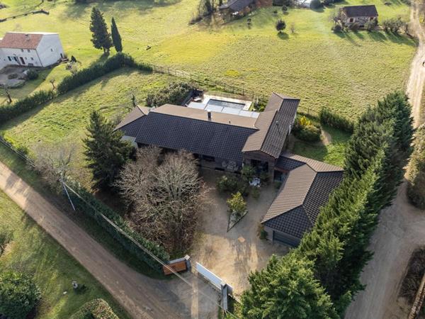 Maison Auriac Du Perigord 8 pièce(s) 243.76 m2