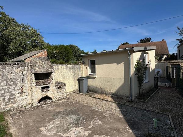 Maison de village 3 pièces de 72 m2 avec jardin et dépendance