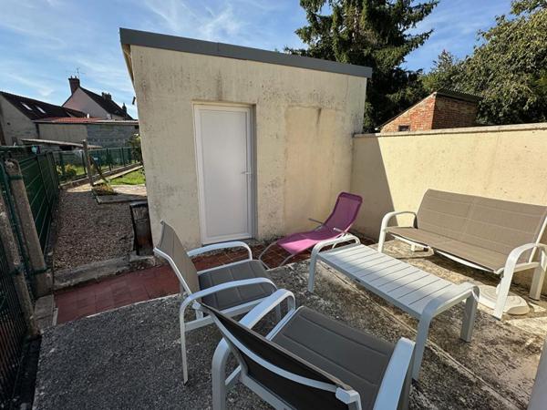 Maison de village 3 pièces de 72 m2 avec jardin et dépendance