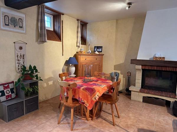 Maison de village 3 pièces de 72 m2 avec jardin et dépendance