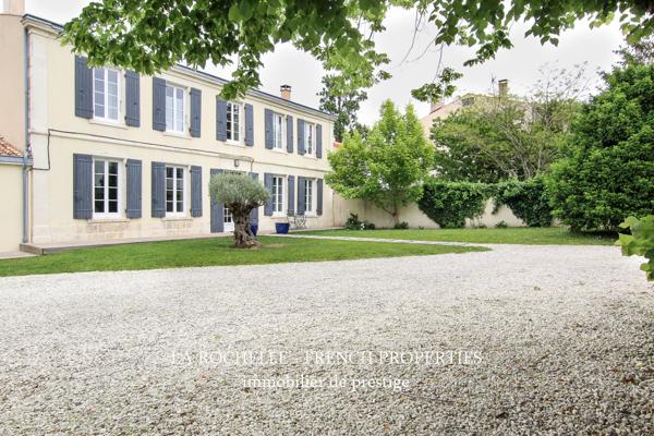 MAGNIFIQUE PROPRIÉTÉ DE CHARME - SAINTE SOULLE - CHARENTE MARITIME