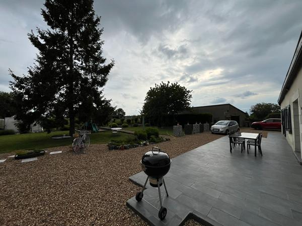 Maison familiale au calme avec grand jardin et dépendance à Méon