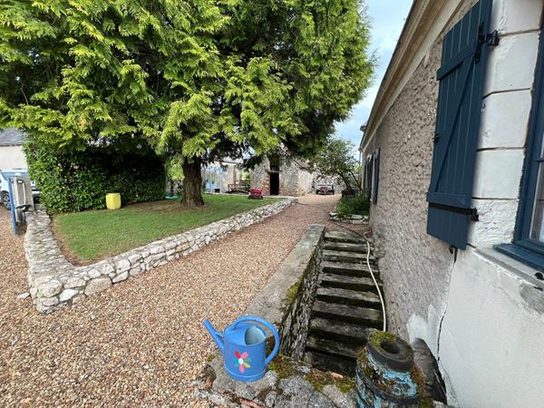 Maison familiale au calme avec grand jardin et dépendance à Méon