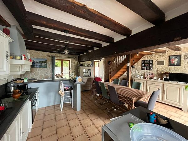 Maison familiale au calme avec grand jardin et dépendance à Méon