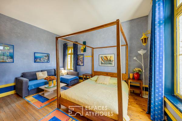 Maison de maître XIXe haute en couleurs avec jardin clos et dépendance à Chavenay