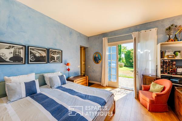 Maison de maître XIXe haute en couleurs avec jardin clos et dépendance à Chavenay