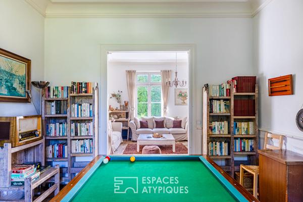 Maison de maître XIXe haute en couleurs avec jardin clos et dépendance à Chavenay