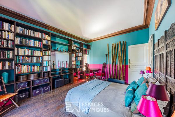 Maison de maître XIXe haute en couleurs avec jardin clos et dépendance à Chavenay