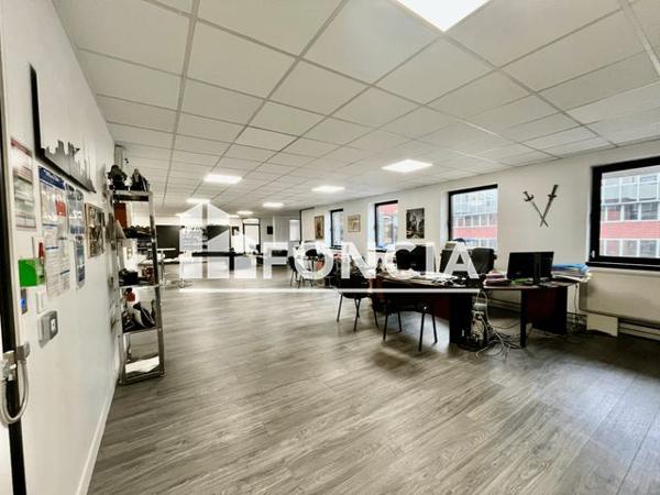 À vendre Local commercial 185.23 m² - Le Pecq 78230
