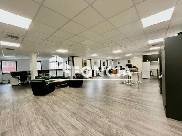 À vendre Local commercial 185.23 m² - Le Pecq 78230