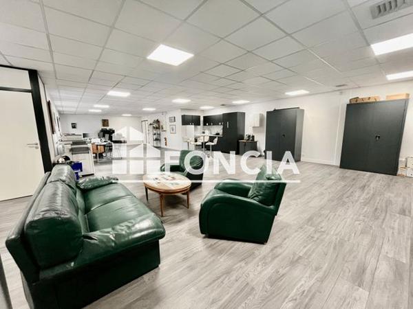 À vendre Local commercial 185.23 m² - Le Pecq 78230