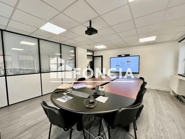 À vendre Local commercial 185.23 m² - Le Pecq 78230
