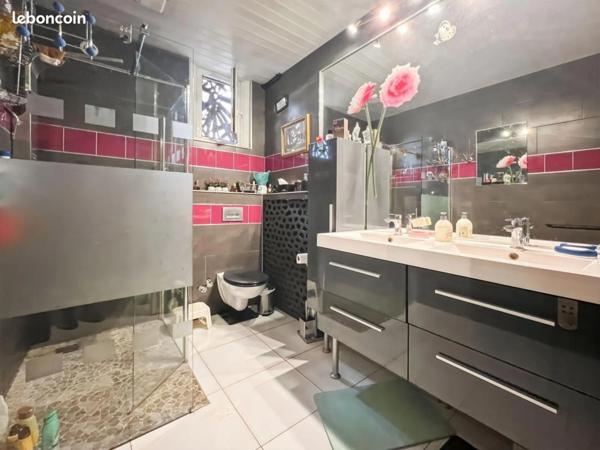 SAINT HERBLAIN (44) PROCHE COMMODITES ET GRANDS AXES MAISON FAMILIALE AVEC GITE ET ANNEXES SUR 1941M²