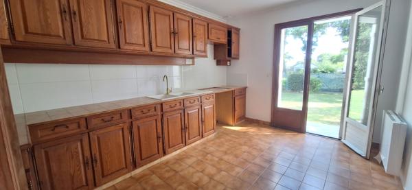 Fouesnant, bourg à pied, jolie maison de 4 chambres, sur un beau terrain arboré de 700 m² !