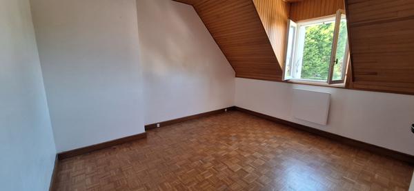 Fouesnant, bourg à pied, jolie maison de 4 chambres, sur un beau terrain arboré de 700 m² !