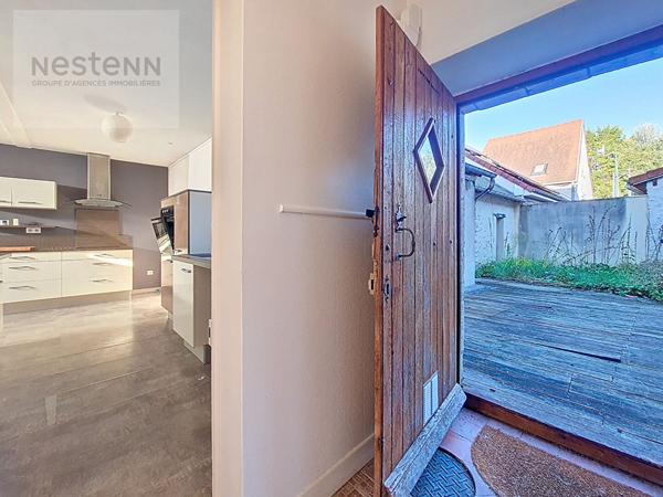 ORLEANS- PETIT IMMEUBLE DE RAPPORT COMPRENANT 2 APPARTEMENTS- DEPENDANCE EN PIERRES - JARDINET - CAVE