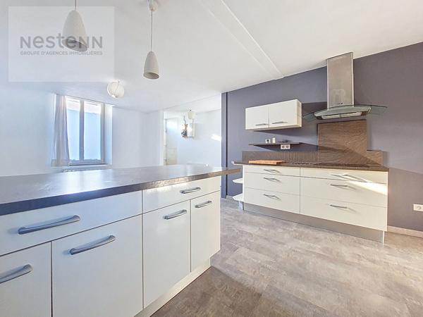 ORLEANS- PETIT IMMEUBLE DE RAPPORT COMPRENANT 2 APPARTEMENTS- DEPENDANCE EN PIERRES - JARDINET - CAVE