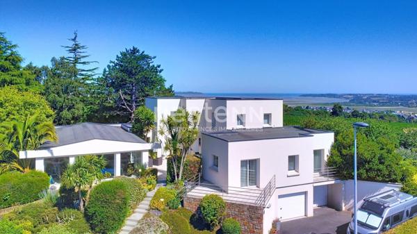 A vendre Maison d'Architecte avec piscine couverte et vue mer !