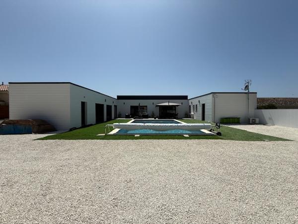 Meschers-sur-Gironde (17132) 

3 KM DE LA PLAGE & 3.5 KM DU CENTRE VILLE DE MESCHERS