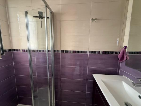 Meschers-sur-Gironde (17132) 

3 KM DE LA PLAGE & 3.5 KM DU CENTRE VILLE DE MESCHERS