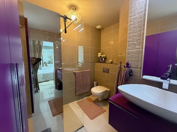 Meschers-sur-Gironde (17132) 

3 KM DE LA PLAGE & 3.5 KM DU CENTRE VILLE DE MESCHERS