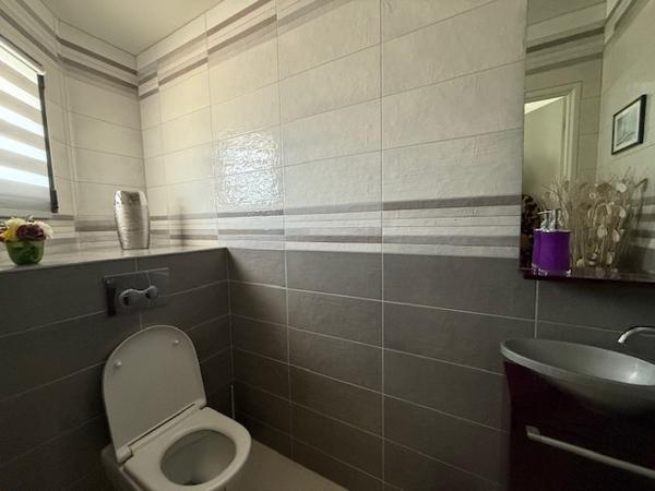 Meschers-sur-Gironde (17132) 

3 KM DE LA PLAGE & 3.5 KM DU CENTRE VILLE DE MESCHERS