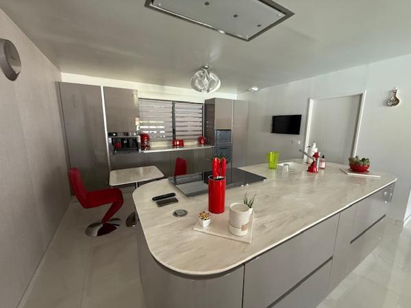 Meschers-sur-Gironde (17132) 

3 KM DE LA PLAGE & 3.5 KM DU CENTRE VILLE DE MESCHERS