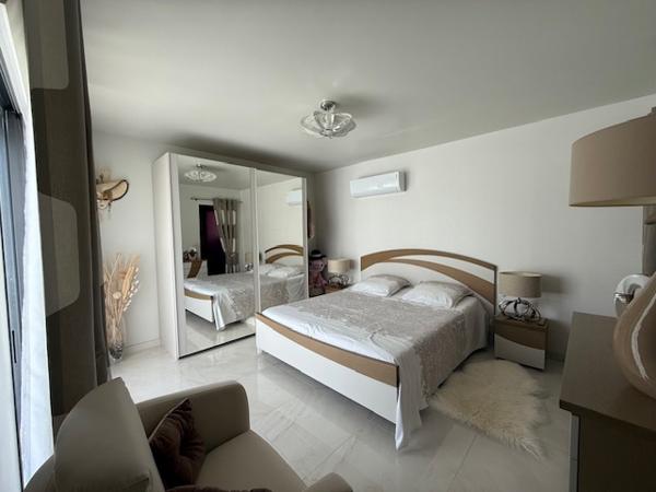 Meschers-sur-Gironde (17132) 

3 KM DE LA PLAGE & 3.5 KM DU CENTRE VILLE DE MESCHERS