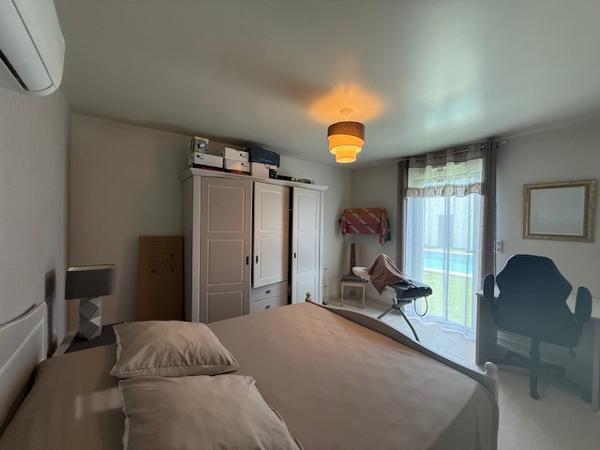 Meschers-sur-Gironde (17132) 

3 KM DE LA PLAGE & 3.5 KM DU CENTRE VILLE DE MESCHERS