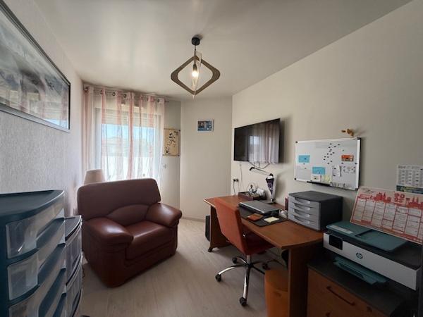 Meschers-sur-Gironde (17132) 

3 KM DE LA PLAGE & 3.5 KM DU CENTRE VILLE DE MESCHERS