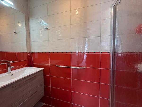 Meschers-sur-Gironde (17132) 

3 KM DE LA PLAGE & 3.5 KM DU CENTRE VILLE DE MESCHERS